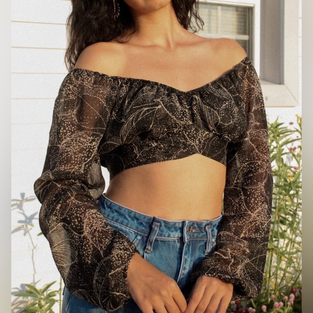 Elegant Black Off-Shoulder Black & Gold Shimmering Women's Top Medium